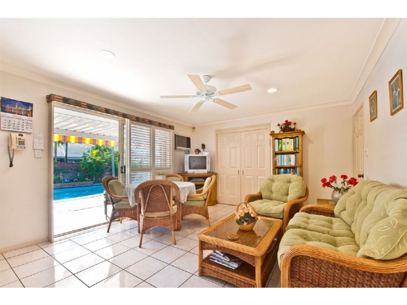 3 Montserrat Court, Clear Island Waters QLD 4226