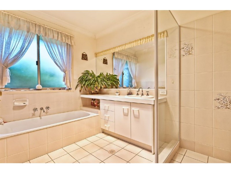 3 Montserrat Court, Clear Island Waters QLD 4226