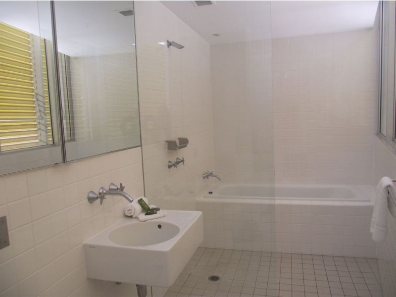 902/159 Old Burleigh Road, Broadbeach QLD 4218