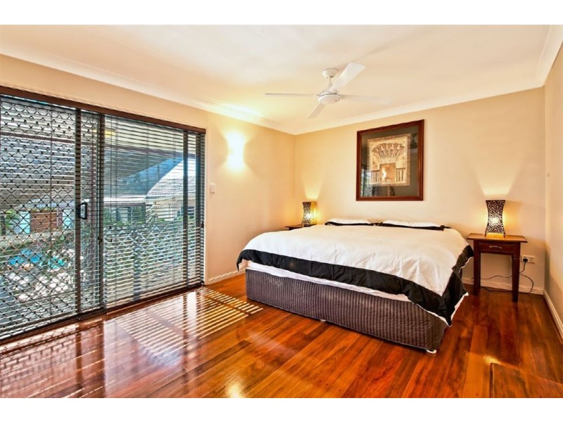 26 Andrea Avenue, Broadbeach Waters QLD 4218