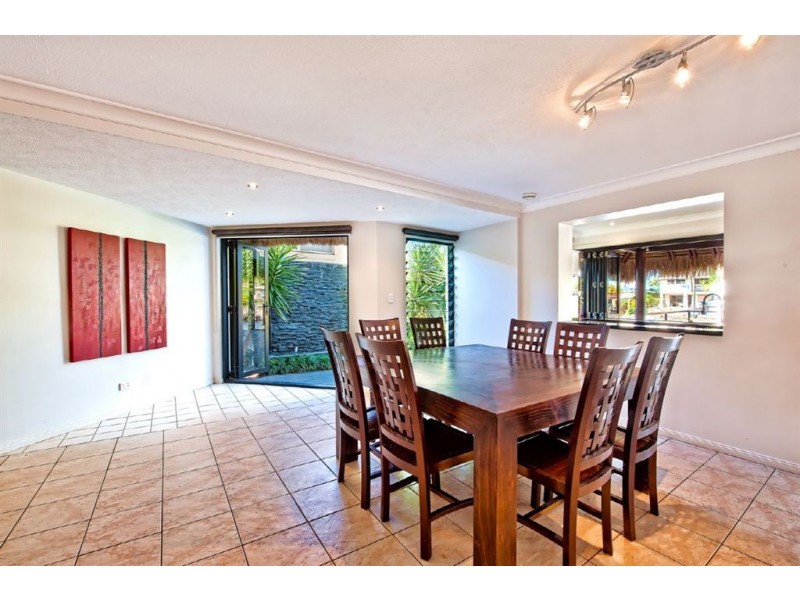 26 Andrea Avenue, Broadbeach Waters QLD 4218