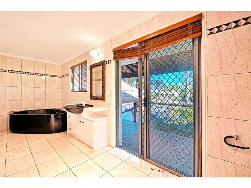 26 Andrea Avenue, Broadbeach Waters QLD 4218