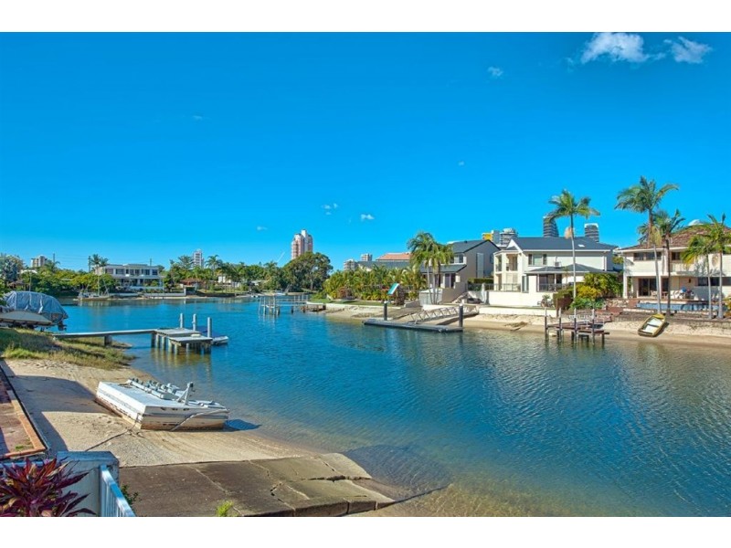 26 Andrea Avenue, Broadbeach Waters QLD 4218