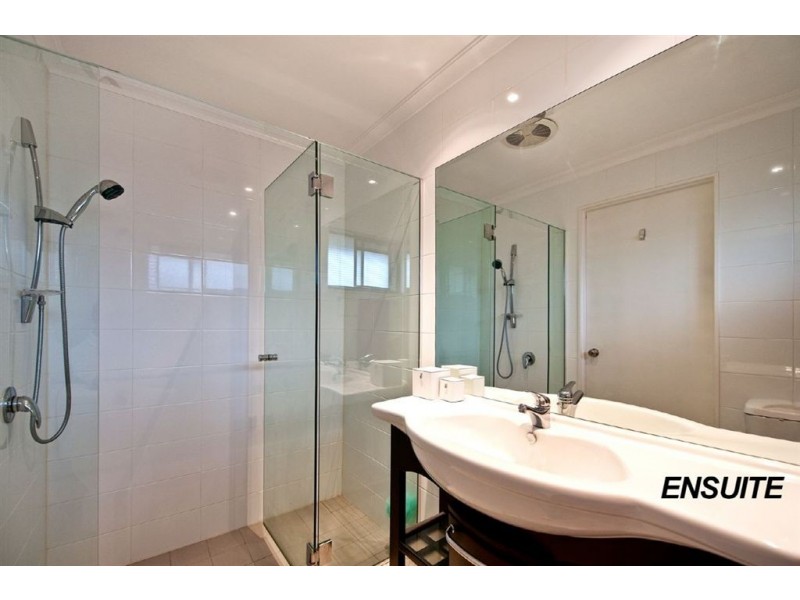 5 Palmetto Court, Broadbeach Waters QLD 4218