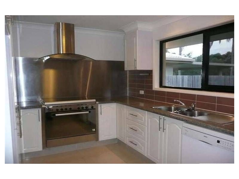 60 Arcadia Drive, Mermaid Waters QLD 4218