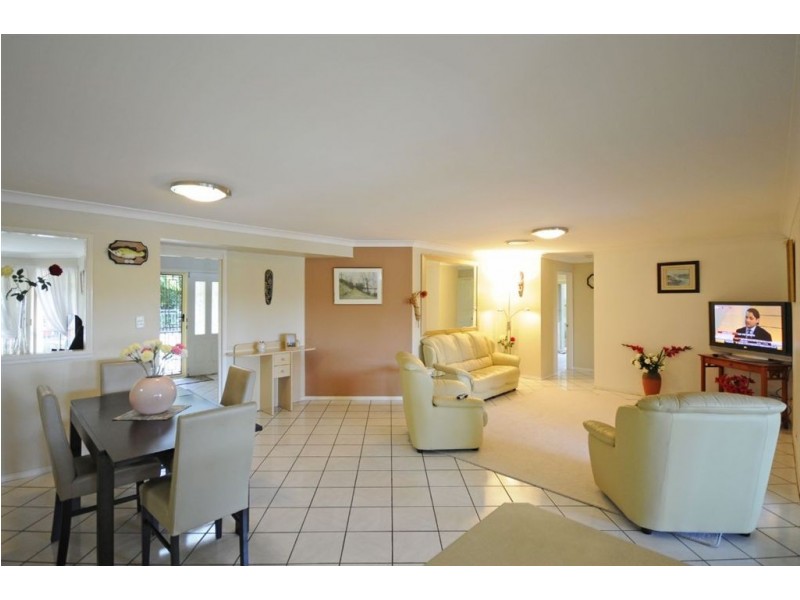 104 Cypress Drive, Broadbeach Waters QLD 4218