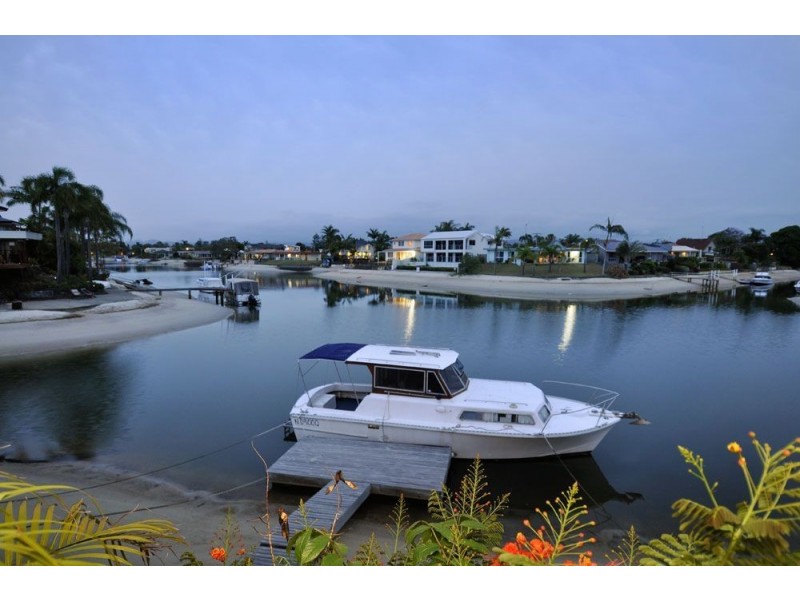 16 Bahia, Broadbeach Waters QLD 4218