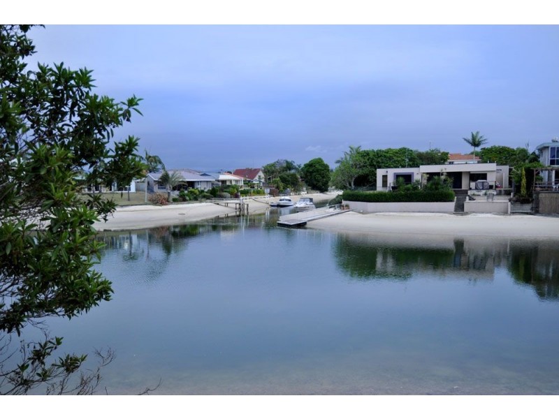 16 Bahia, Broadbeach Waters QLD 4218