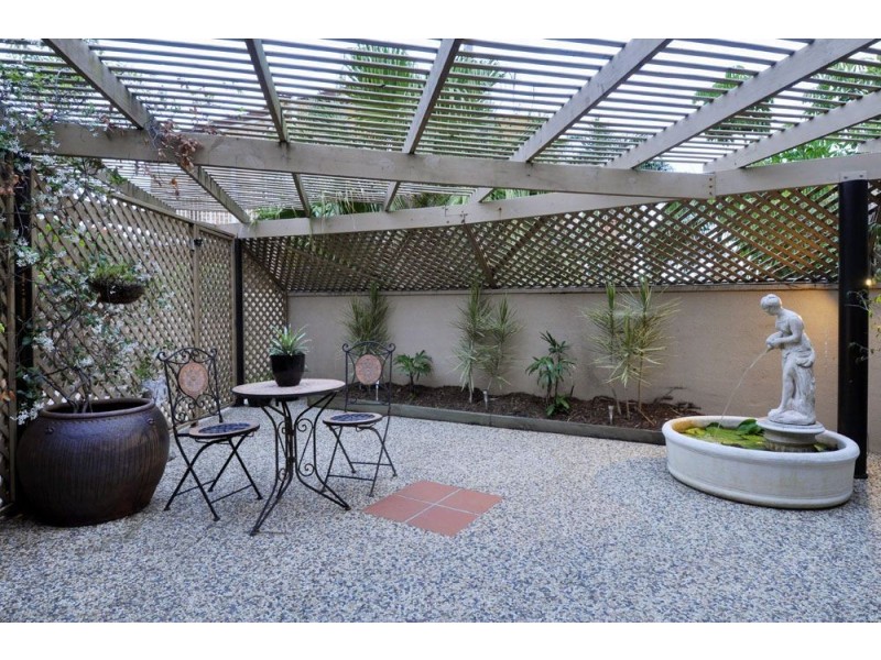 16 Bahia, Broadbeach Waters QLD 4218