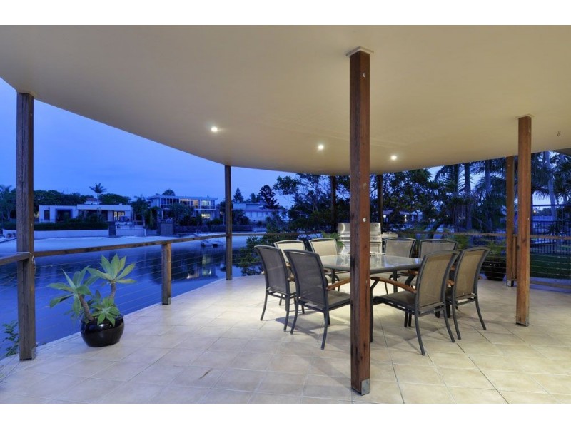 16 Bahia, Broadbeach Waters QLD 4218