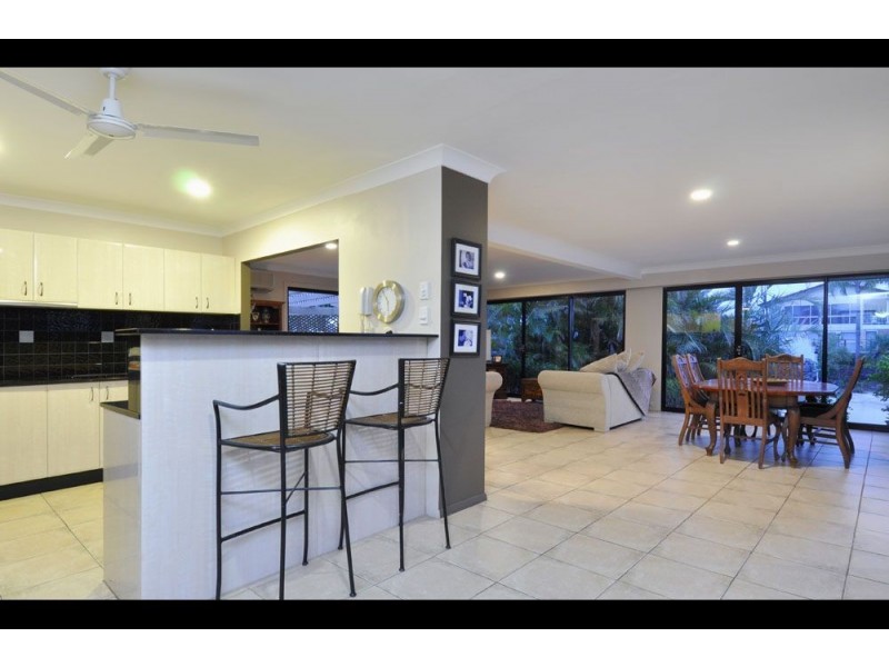 16 Bahia, Broadbeach Waters QLD 4218