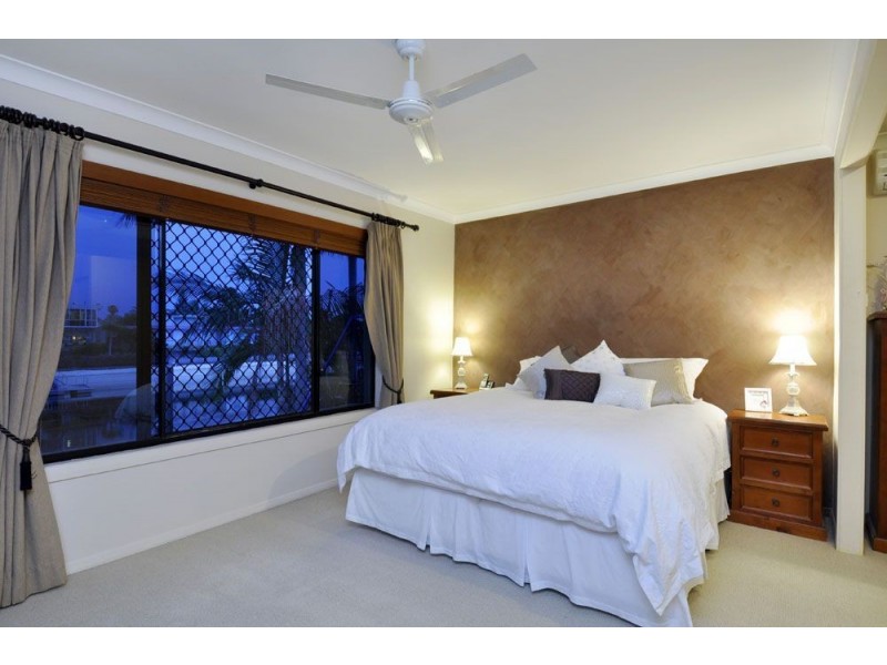 16 Bahia, Broadbeach Waters QLD 4218