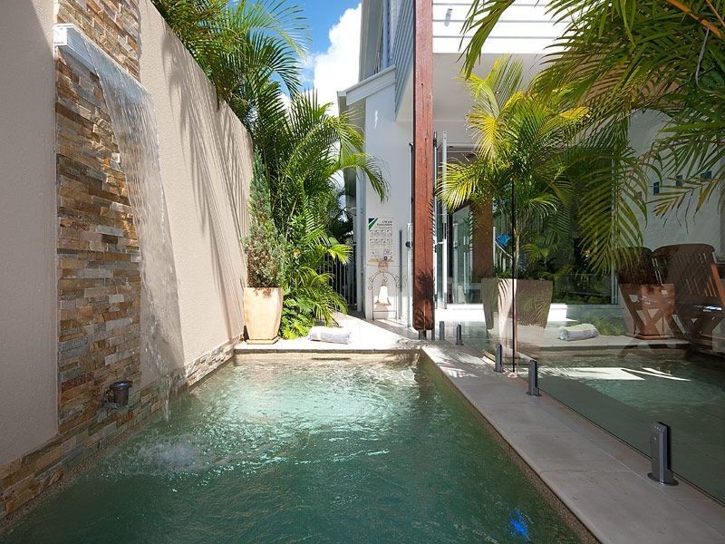 2/4 Cedar Court, Burleigh Heads QLD 4220