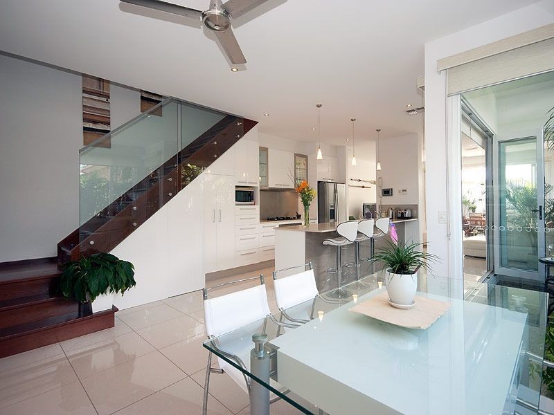 2/4 Cedar Court, Burleigh Heads QLD 4220