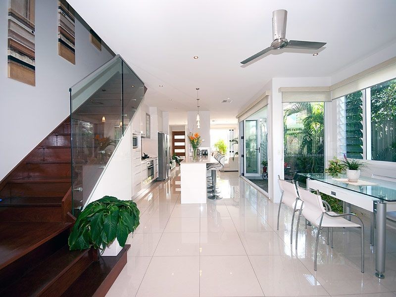 2/4 Cedar Court, Burleigh Heads QLD 4220