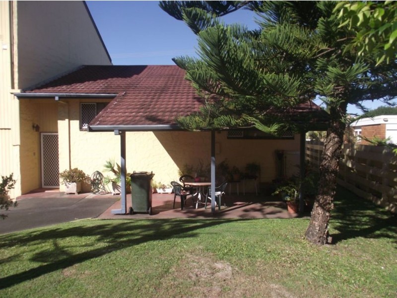 7/23 Hooker Boulevard, Broadbeach QLD 4218