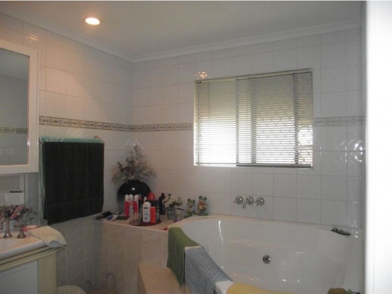 7/23 Hooker Boulevard, Broadbeach QLD 4218