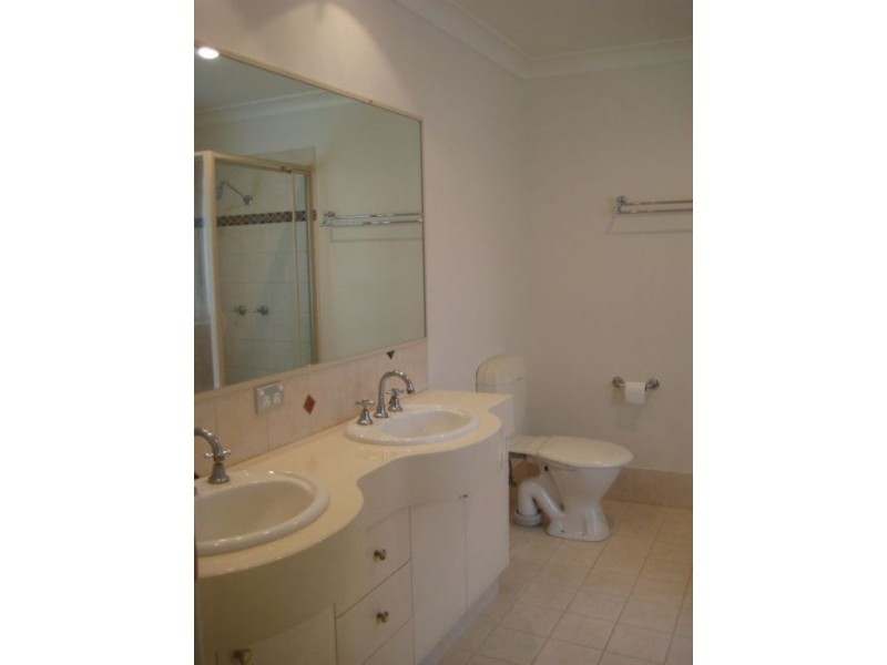 1/10 Cantala Avenue, Miami QLD 4220