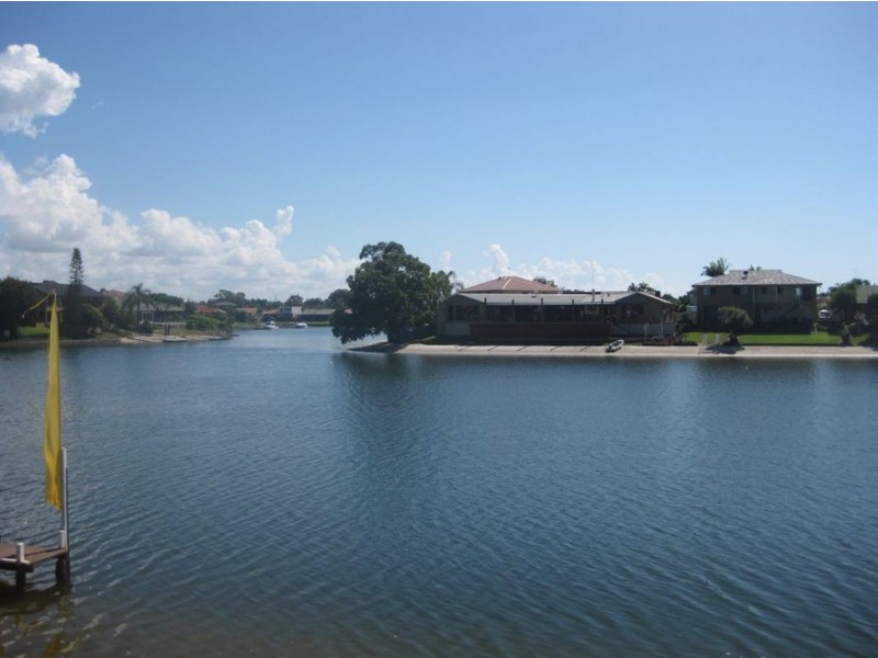 74 Waitomo Street, Broadbeach Waters QLD 4218