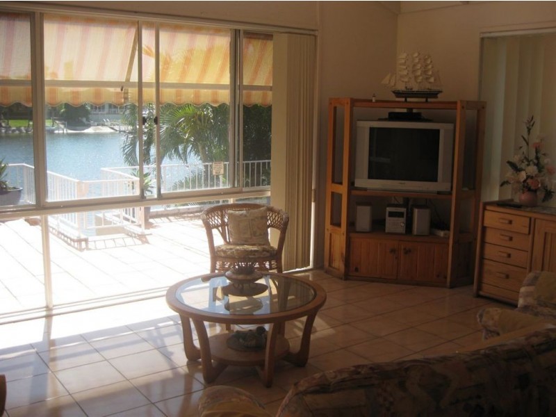74 Waitomo Street, Broadbeach Waters QLD 4218