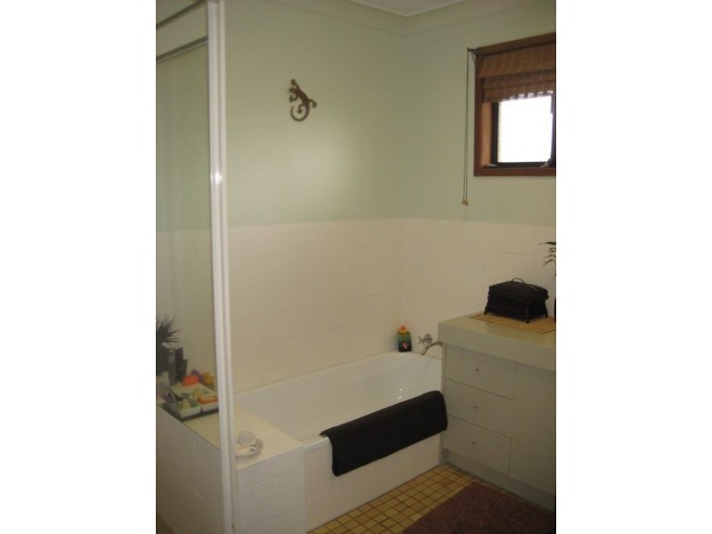 2/23 Tekapo Street, Broadbeach Waters QLD 4218