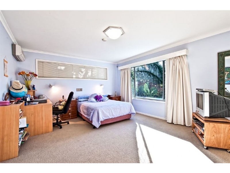 52 Savoy Drive, Broadbeach Waters QLD 4218