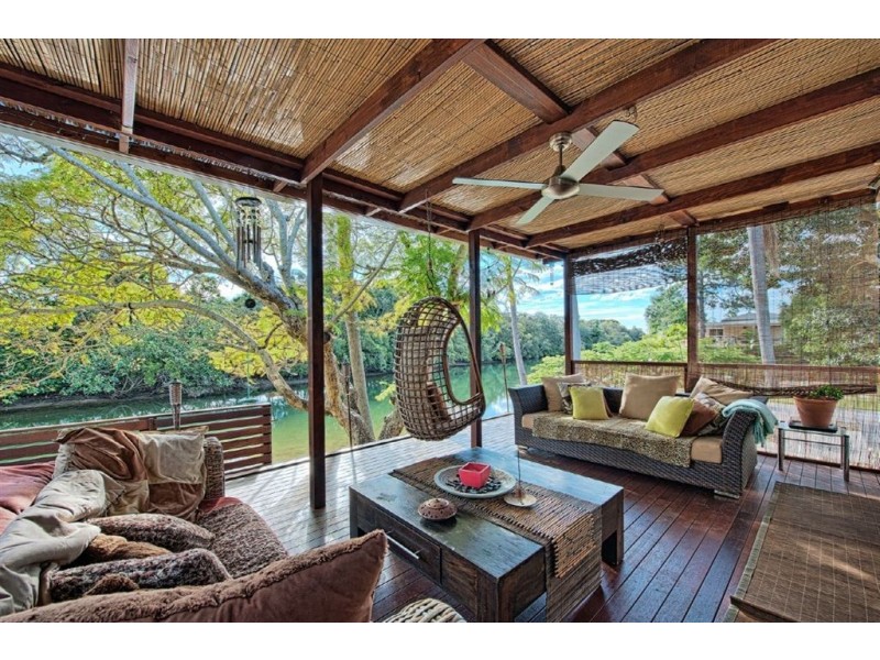 15 Costa Court, Broadbeach Waters QLD 4218