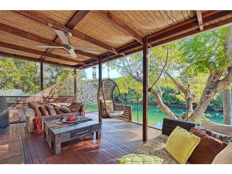 15 Costa Court, Broadbeach Waters QLD 4218