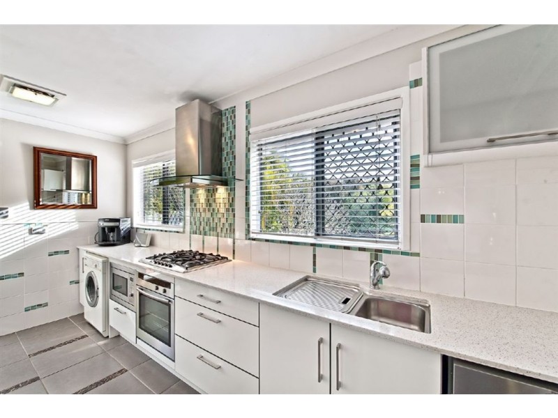 15 Costa Court, Broadbeach Waters QLD 4218