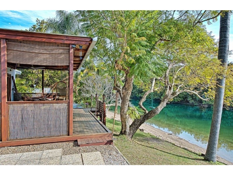 15 Costa Court, Broadbeach Waters QLD 4218