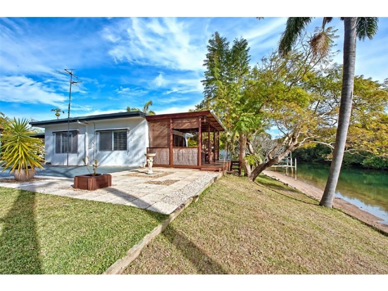 15 Costa Court, Broadbeach Waters QLD 4218