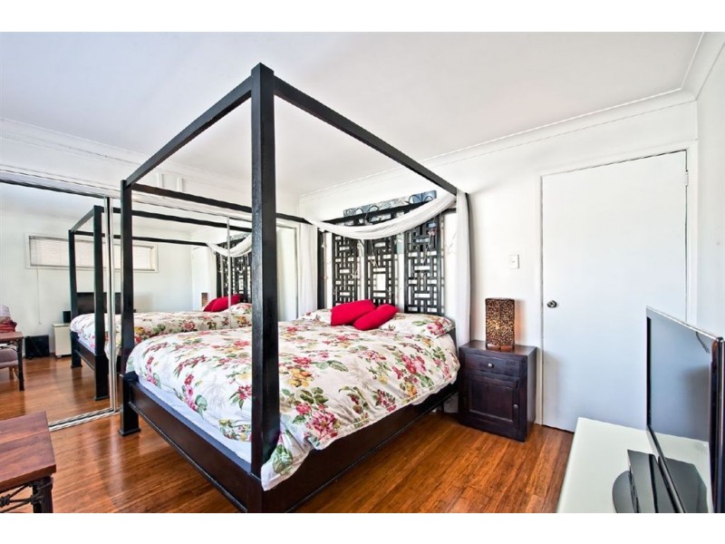 15 Costa Court, Broadbeach Waters QLD 4218