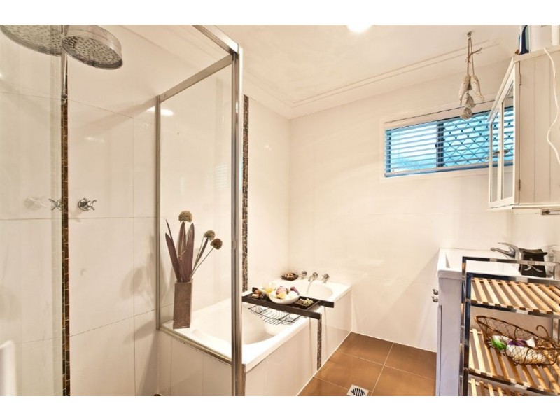 15 Costa Court, Broadbeach Waters QLD 4218