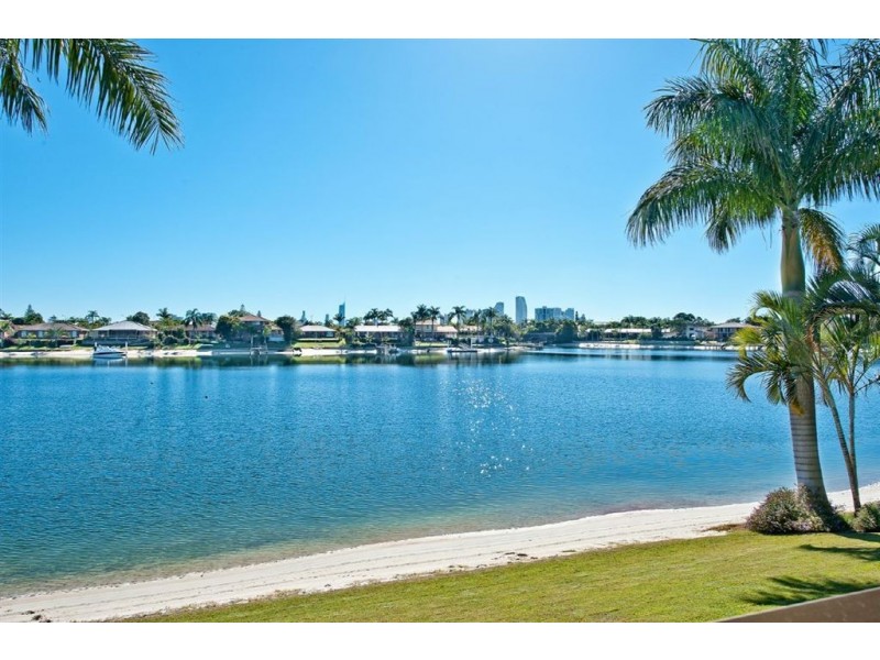 44 Rumrunner Street, Mermaid Waters QLD 4218