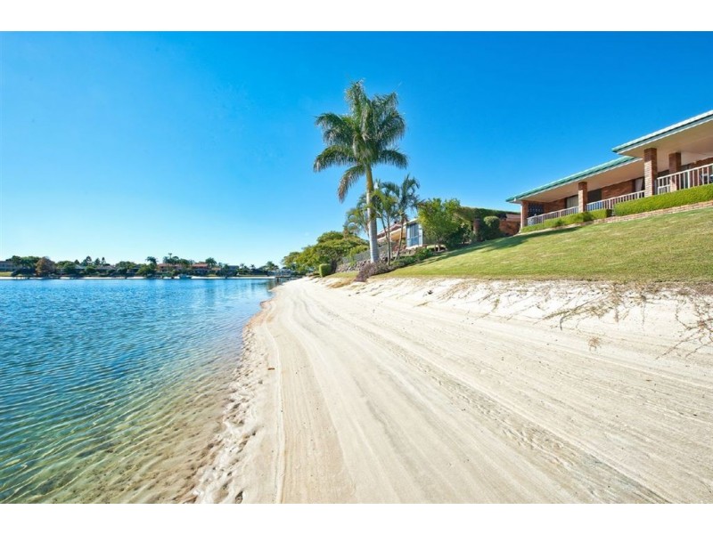 44 Rumrunner Street, Mermaid Waters QLD 4218