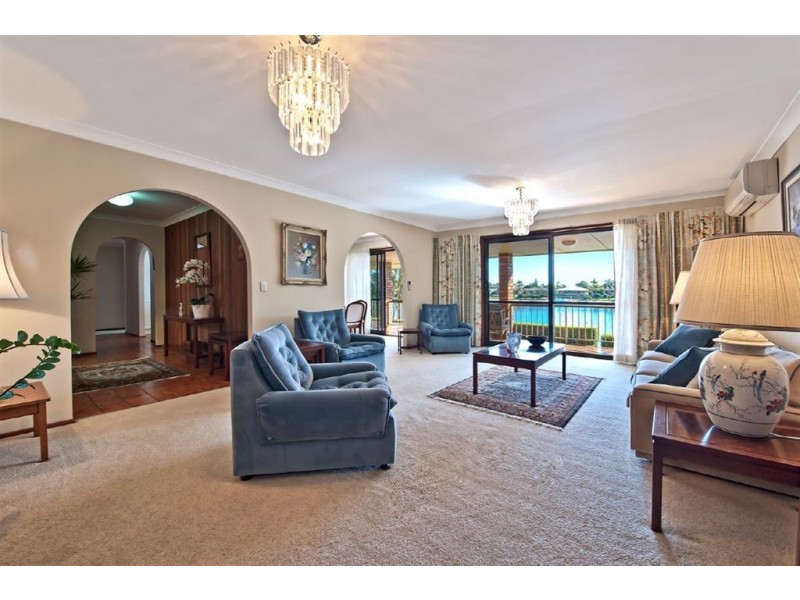 44 Rumrunner Street, Mermaid Waters QLD 4218