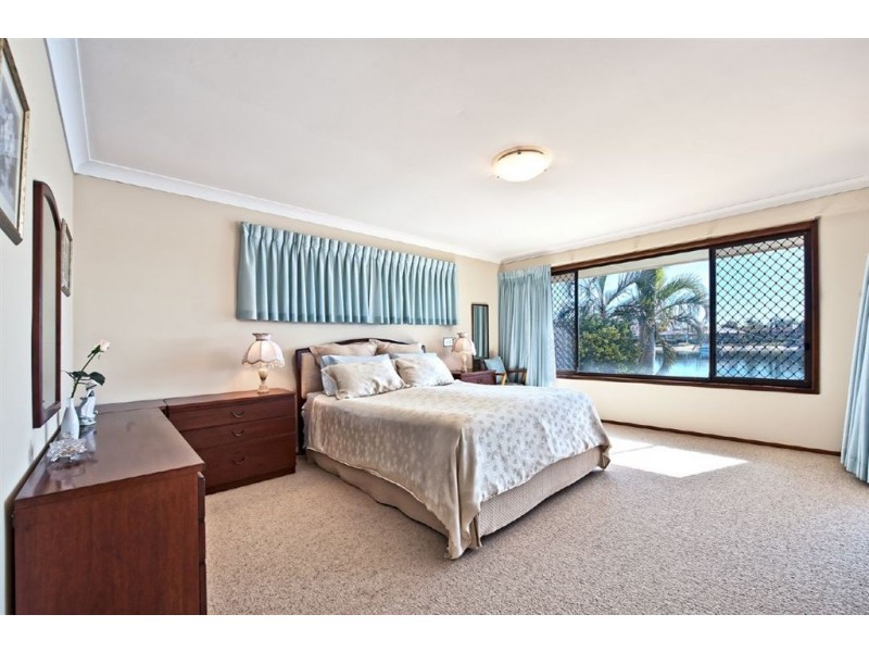 44 Rumrunner Street, Mermaid Waters QLD 4218