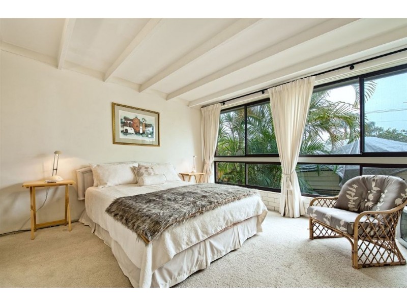 5 Palmetto Court, Broadbeach Waters QLD 4218