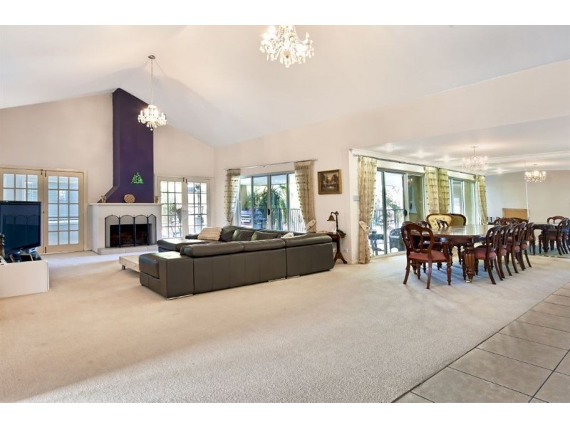12 Cessnock Close, Mermaid Waters QLD 4218