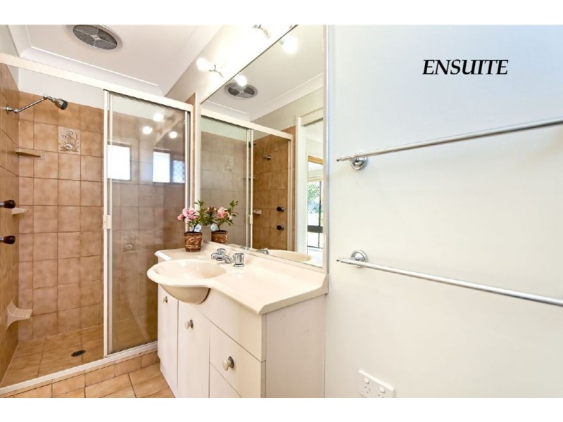 3 Davidson Place, Carrara QLD 4211