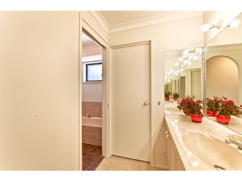 3 Davidson Place, Carrara QLD 4211