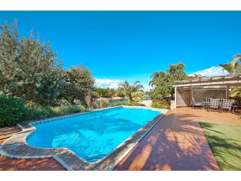 150 Sunshine Boulevard, Mermaid Waters QLD 4218