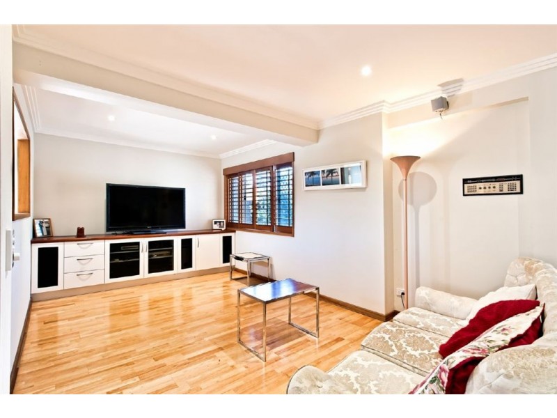 150 Sunshine Boulevard, Mermaid Waters QLD 4218