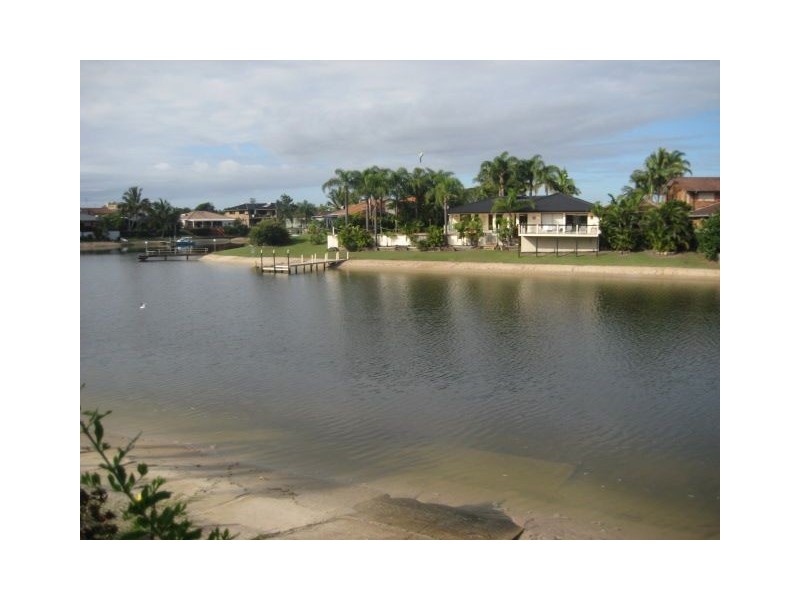 15 Weatherly Avenue, Mermaid Waters QLD 4218