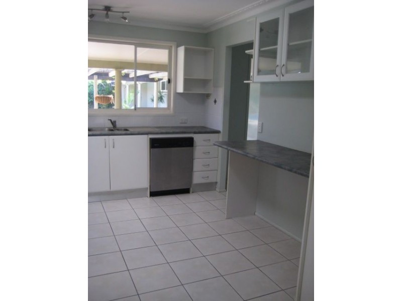 15 Weatherly Avenue, Mermaid Waters QLD 4218