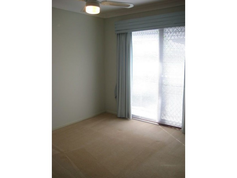 15 Weatherly Avenue, Mermaid Waters QLD 4218