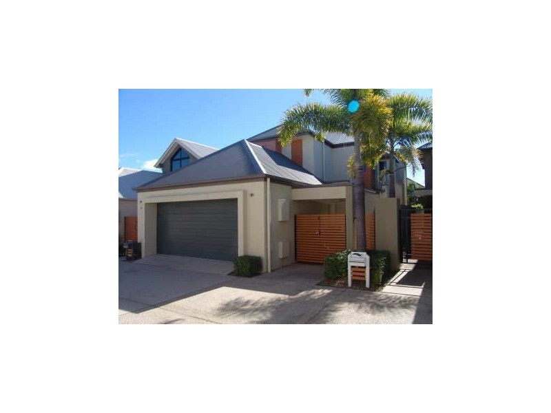 2073/1 The Vistas Drive, Carrara QLD 4211