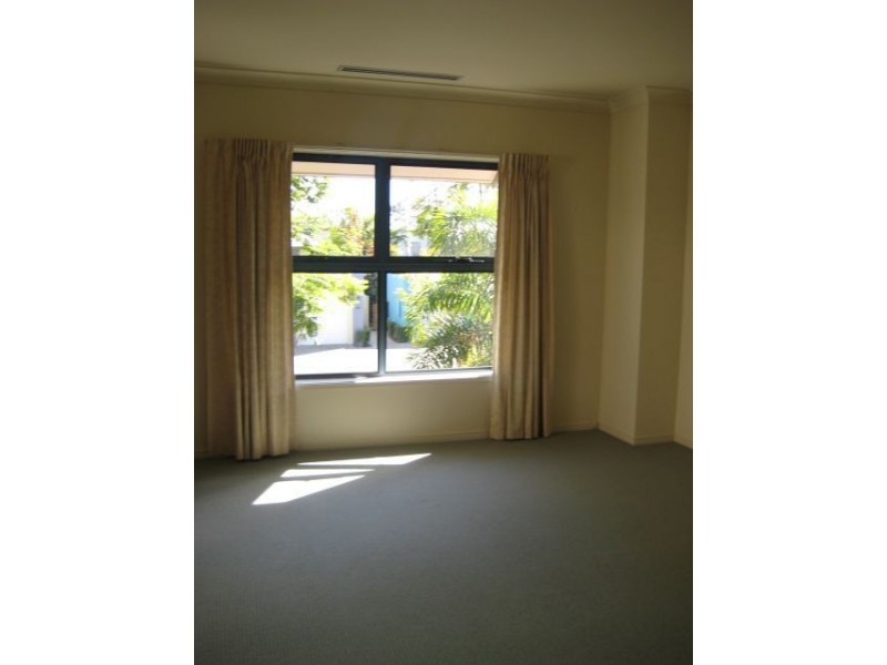 2073/1 The Vistas Drive, Carrara QLD 4211