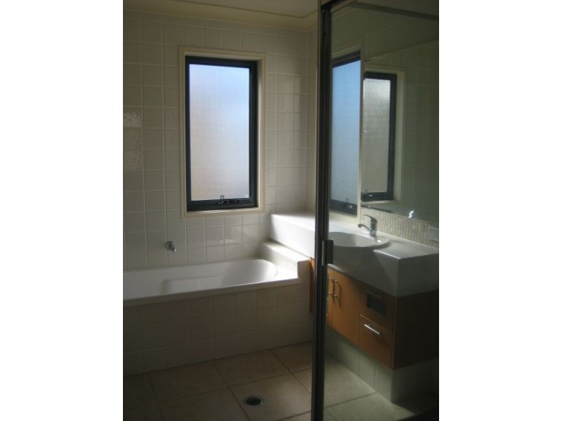 2073/1 The Vistas Drive, Carrara QLD 4211