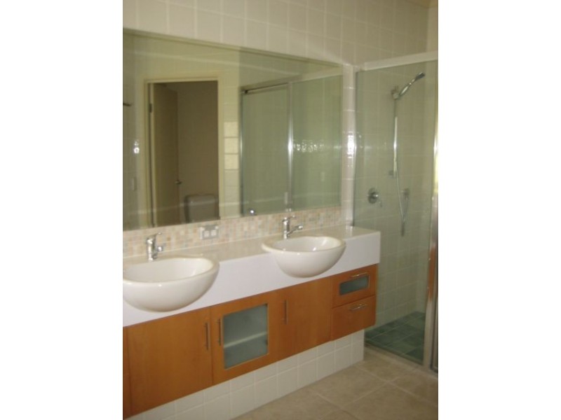 2073/1 The Vistas Drive, Carrara QLD 4211